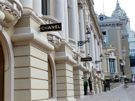 luxury boutiques in monaco.